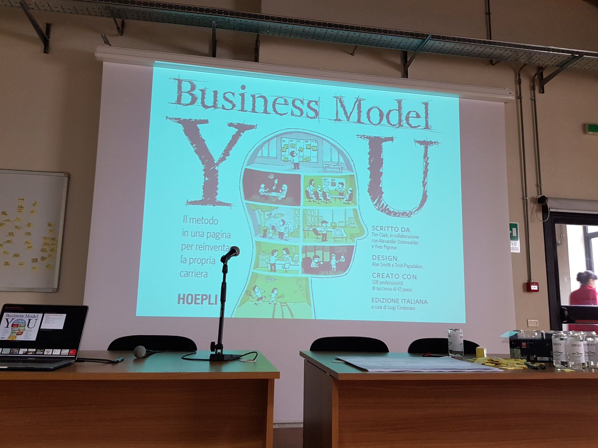 espby's tweet photo. #10ottobre @LuigiCentenaro al @FreelanceCamp19 ci racconta il #businessmodelyou. Anche @FreelanceNetIT1 ha fatto una piccola formazione su questo modello. Da approfondire per posizionarsi https://t.co/cBaYhVNIdf