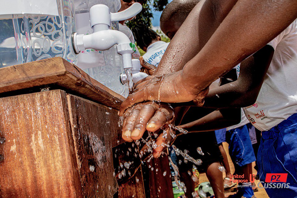 PZHandwash's tweet photo. The theme for this year’s Global Handwashing Day ‘Clean Hands for All’ emphasises the importance of leaving no one behind in ensuring access to handwashing facilities.

#PremierCoolAntibacterial #GlobalWashingDay #PZCussons #Children #CleanHandsForAll https://t.co/549u2VByDL