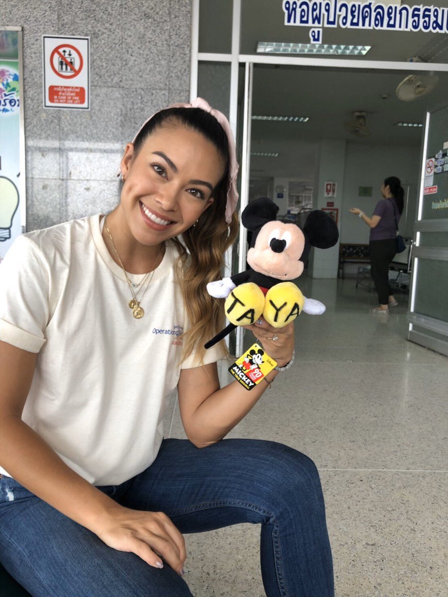 CurtisSChin's tweet photo. Look who’s supporting Operation Smile Thailand—@OpSmileTH: @KachaNontanun @tayastarling @ThereseBeauvais & 🙋🏻♂️. Join the fight! 👊 Support free surgeries to repair cleft lip, cleft palate, etc.
🇹🇭 https://t.co/Kzt1kukaxZ
🇺🇸 https://t.co/AsiBLxGvAu
#OpSmileTH #FightNightBKK #FN2019 https://t.co/NoUwPDLJxv