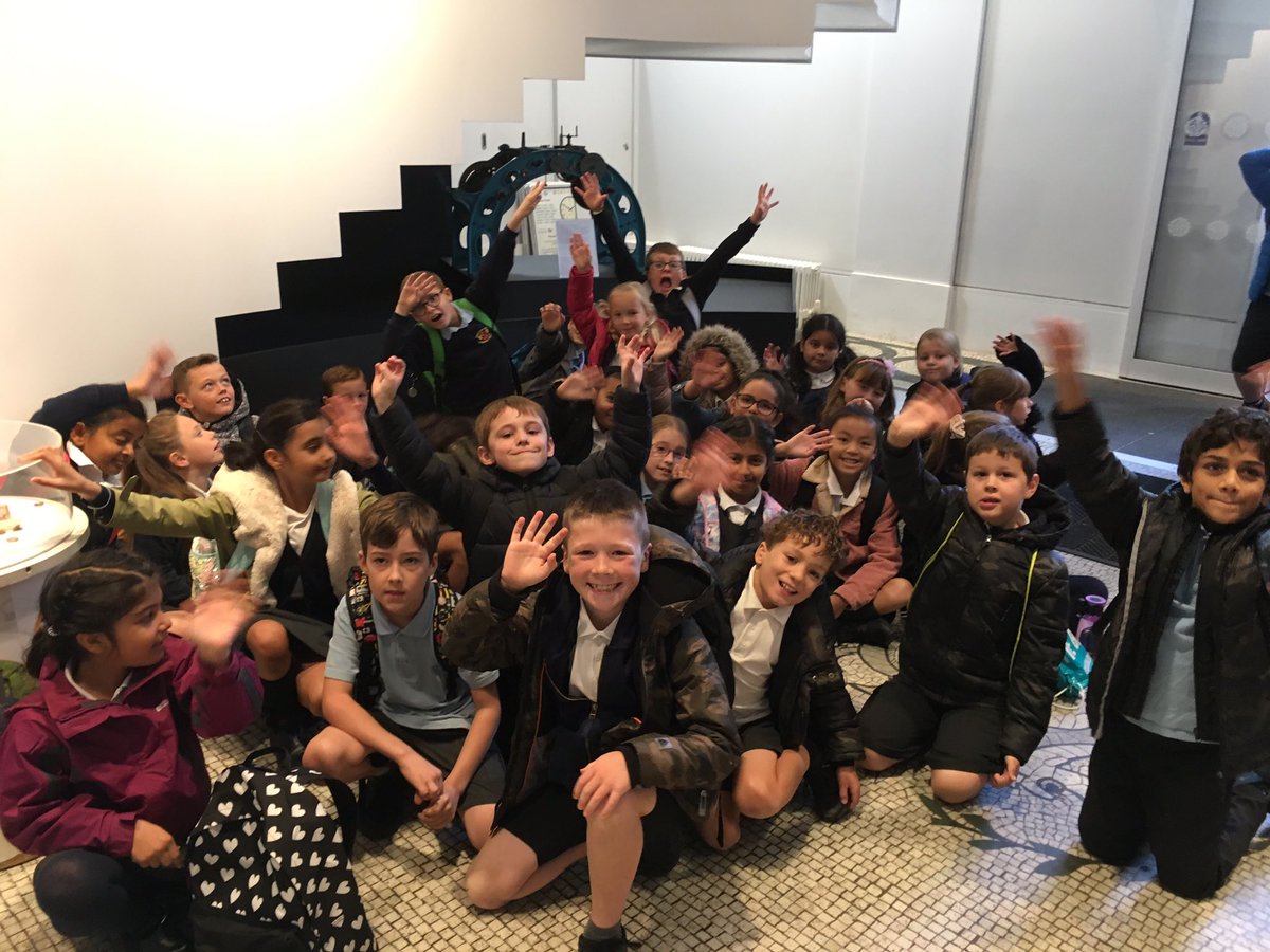 StaffytheDragon's tweet image. We’ve arrived! Time to explore Egyptian life 🗺🐬 #denzelthedolphin #developaloveoflearning #staffordleysyear4