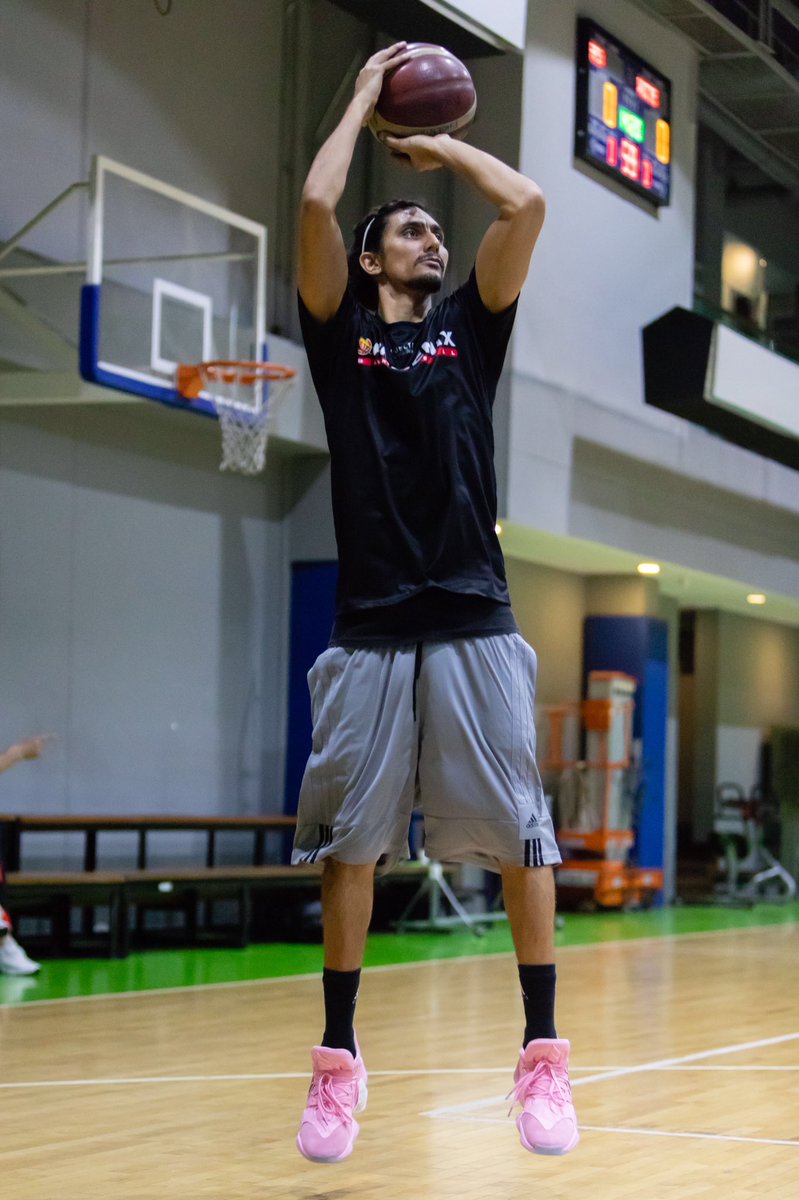 fuelmasters's tweet photo. Alex Mallari’s kicks today are _______.
#FightToThePhoenix
#PhoenixPulseFuelMasters https://t.co/r08O2RYkpK