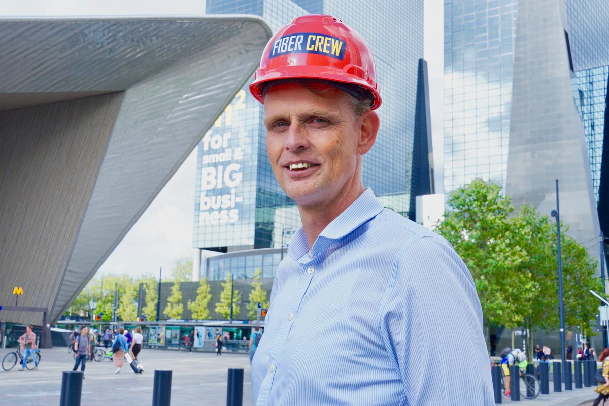 defibercrew's tweet photo. 💡 Wist je dat de #FiberCrew zonder de enorme passie van ir. Herman Tanis voor (glasvezel)techniek niet zou bestaan?! Dankzij hem werkten wij véél eerder dan KPN met de #GPON techniek, bieden we standaard #4GBackup aan en komt er binnenkort weer een nieuwe fiber primeur! https://t.co/UN9eCD006g