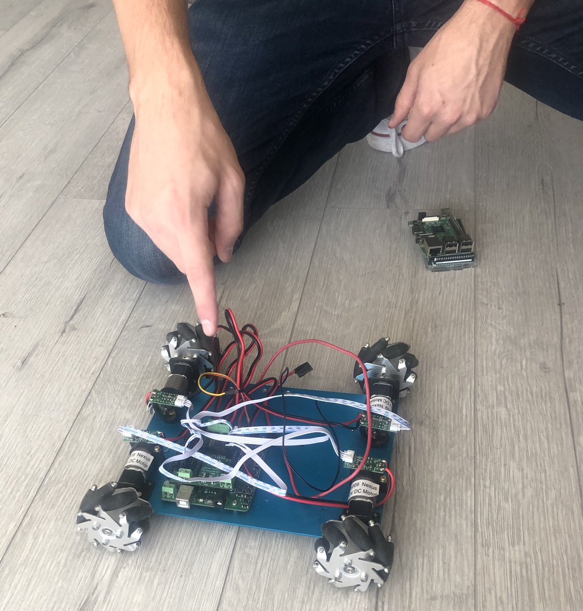 Les robots sont passionnants à travers les explications de Clarence d <a href="/EGabECM/">E-Gab ECM</a>