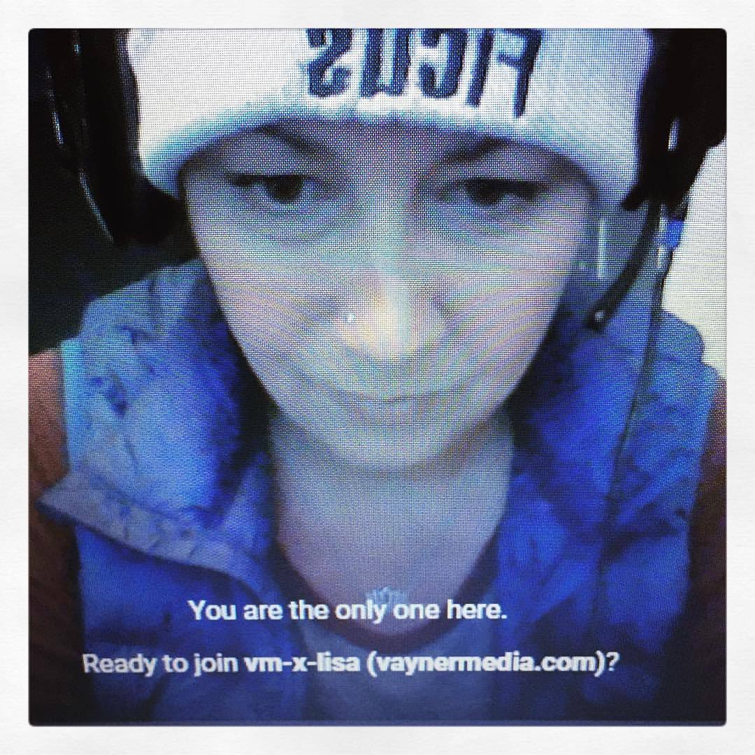 FearlessLisaM's tweet image. All around you our friend! Have been hustling myself your way for years! Thank you @davidmeltzer for helping me near the finish line for Global radio/podcast with #garyvee on Living Fearlessly with @FearlessLisaM #Grateful #LivingFearlessly