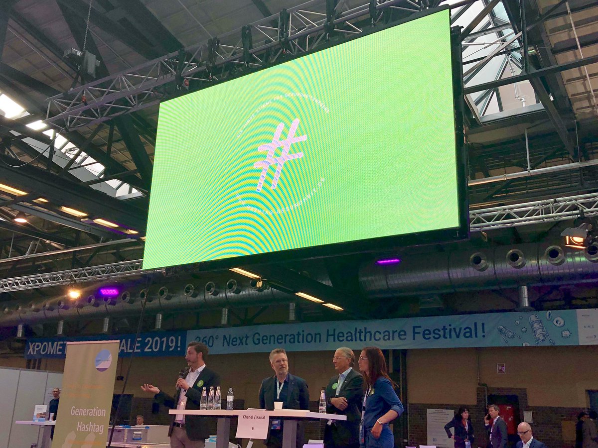 MWVberlin's tweet photo. Die #GenerationHashtag in Action! Wer mehr zur #GenerationHashtag und zu den Themen #NewLeadership und #NewWork erfahren möchte, kann an unserem Verlagsstand (NG1) im passenden Buch schmökern! #xpomet https://t.co/SkgEimZIDu