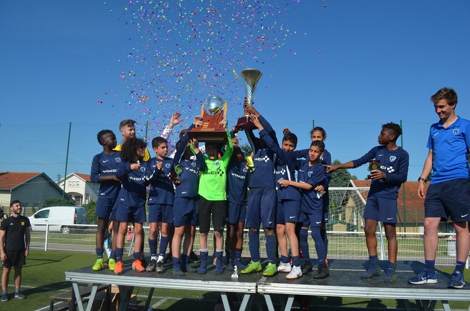 assaintpriest's tweet photo. #CMM2020
L'organisation du Challenge Michel Maillard U12 apporte tout son soutien aux deux équipes Françaises qui nous représente pour la finale internationale de la @danonenationcup.
- @OL vainqueur du #CMM2018 avec les 2006.
- @ParisFC vainqueur du #CMM2019 avec les 2007. https://t.co/pVziPi2EwM