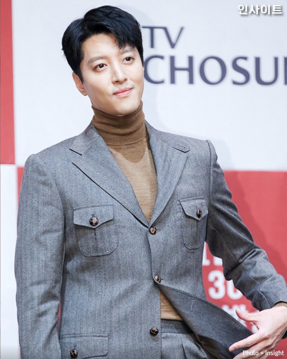 Good actor Lee Dong Gun 훈남 매력 뽐내는 이동건 #이동건 #드라마 #레버리지사기조작단 #Leedonggun #kactor #kstar #kpopTranslate post