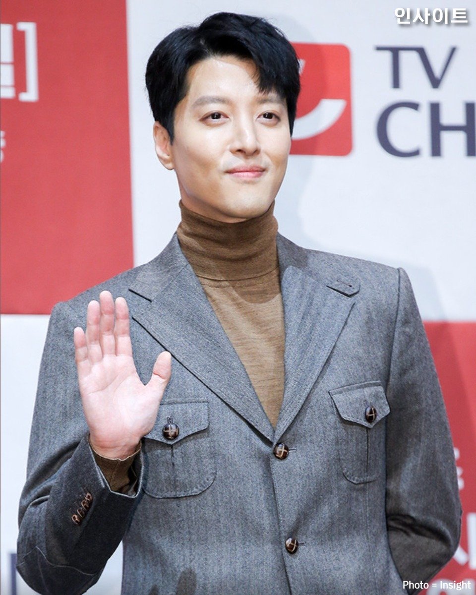 Good actor Lee Dong Gun 훈남 매력 뽐내는 이동건 #이동건 #드라마 #레버리지사기조작단 #Leedonggun #kactor #kstar #kpopTranslate post