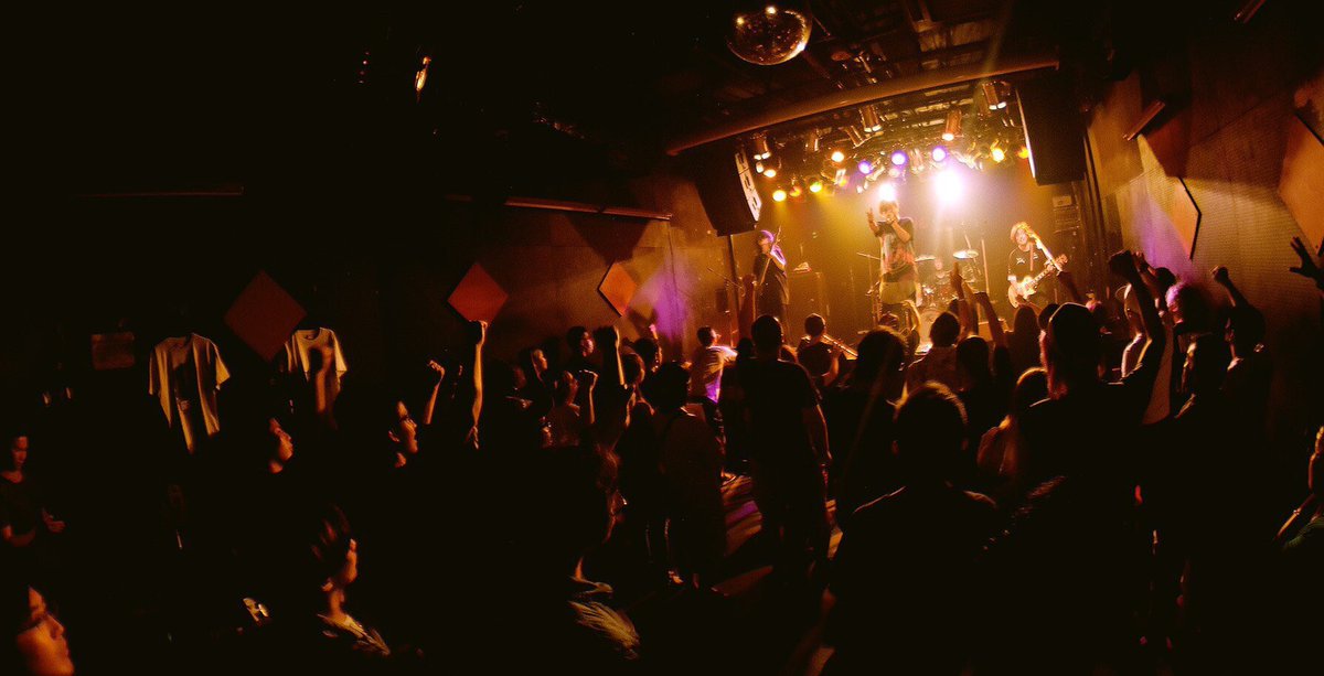 bunkyo_honbu's tweet photo. 皆さんが一緒になって楽しめる楽曲も
ご用意して頂いていますので
この機会に予習をして
当日は最高の一日にしましょう❣️

最新情報はこちら▼

VERBAALIVEさん公式HP
https://t.co/x2H8wrraHu

※画像は3rdsingleリリースイベントの模様です。 https://t.co/icO21uqUR6