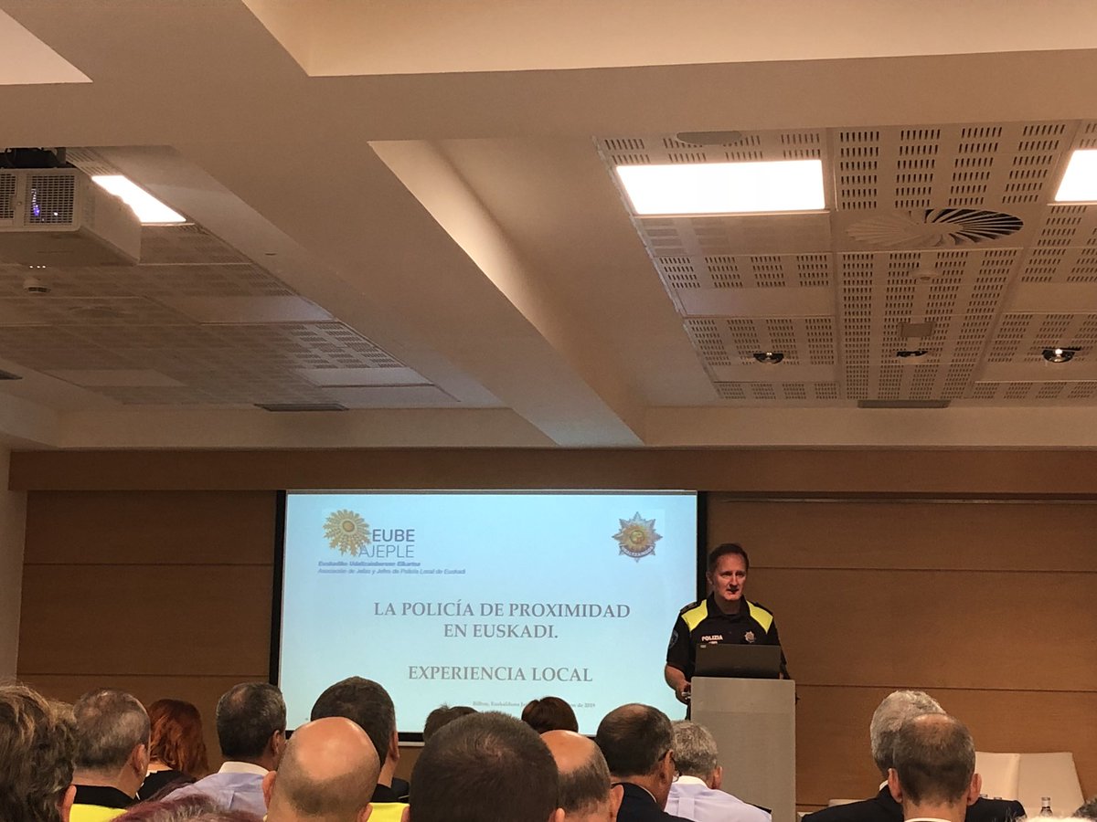 Gaur, @AJEPLE_EUBE Bilbon dago Tokiko esperientzaz aritzeko. #gertukopolizia

Hoy, @AJEPLE_EUBE esta en Bilbao para hablar de la experiencia local. #policiadeproximidad

@Bilbao_Polizia @udaltzaingoak @AJEPLE_EUBE