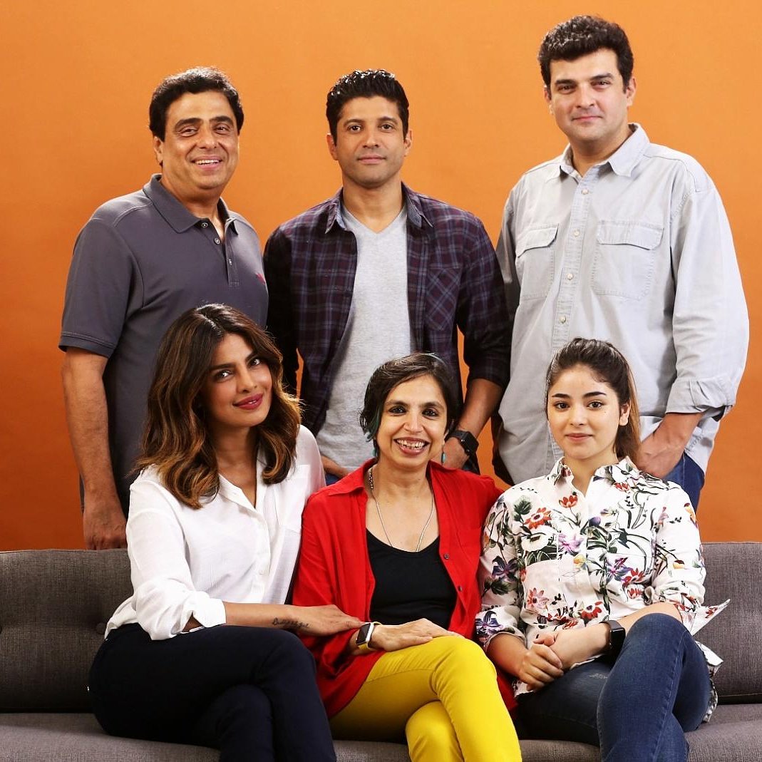 altbollywoodpg3's tweet photo. #TheSkyIsPinkReview
🌟🌟🌟🌟🌟5/5
No one is immuned to pathos.
We can either give in or we can rise &amp; soar by embracing all of our humanity! 
Every human should watch this movie.💓
WARNING: Huge #TearJerker
@priyankachopra #ShonaliBose @roykapurfilms @RSVPMovies  @FarOutAkhtar https://t.co/EuYHaUnf3G