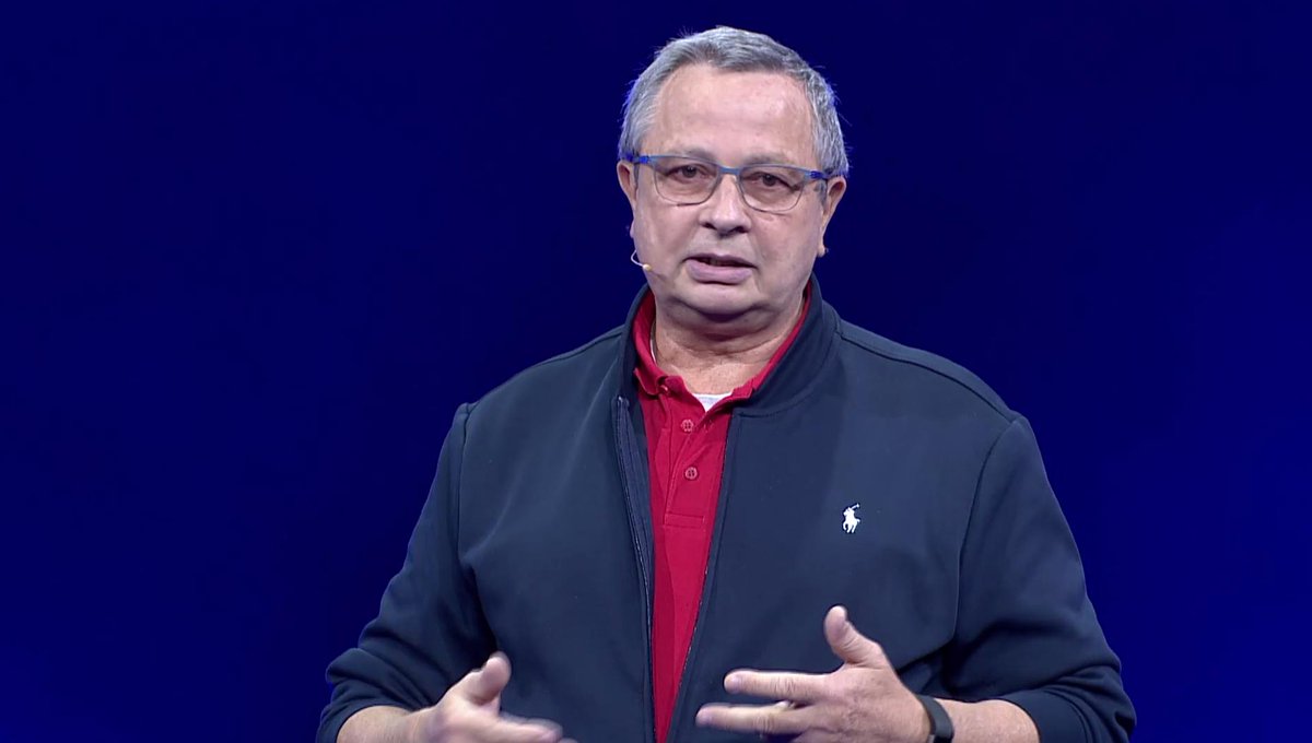OVHcloud_FR's tweet photo. 🔴 LIVE  "Pour nous développer, on a recruté des personnes sans #emploi pour les former nous-mêmes. On a créé notre propre système d’#éducation adaptés aux besoins spécifiques de l’entreprise" - Henryk Klaba, fondateur Aixmetal #OVHcloudSummit https://t.co/T9RLmQdm0o