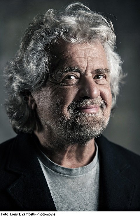 <a href="/beppe_grillo/">Beppe Grillo</a> torna mattatore sul palco con il nuovo spettacolo dal titolo #Terrapiattista. Il comico genovese protagonista il 18 marzo al <a href="/TeatroUdine/">TeatroUdine</a>. Info e biglietti su azalea.it #beppegrillo #terrapiattista