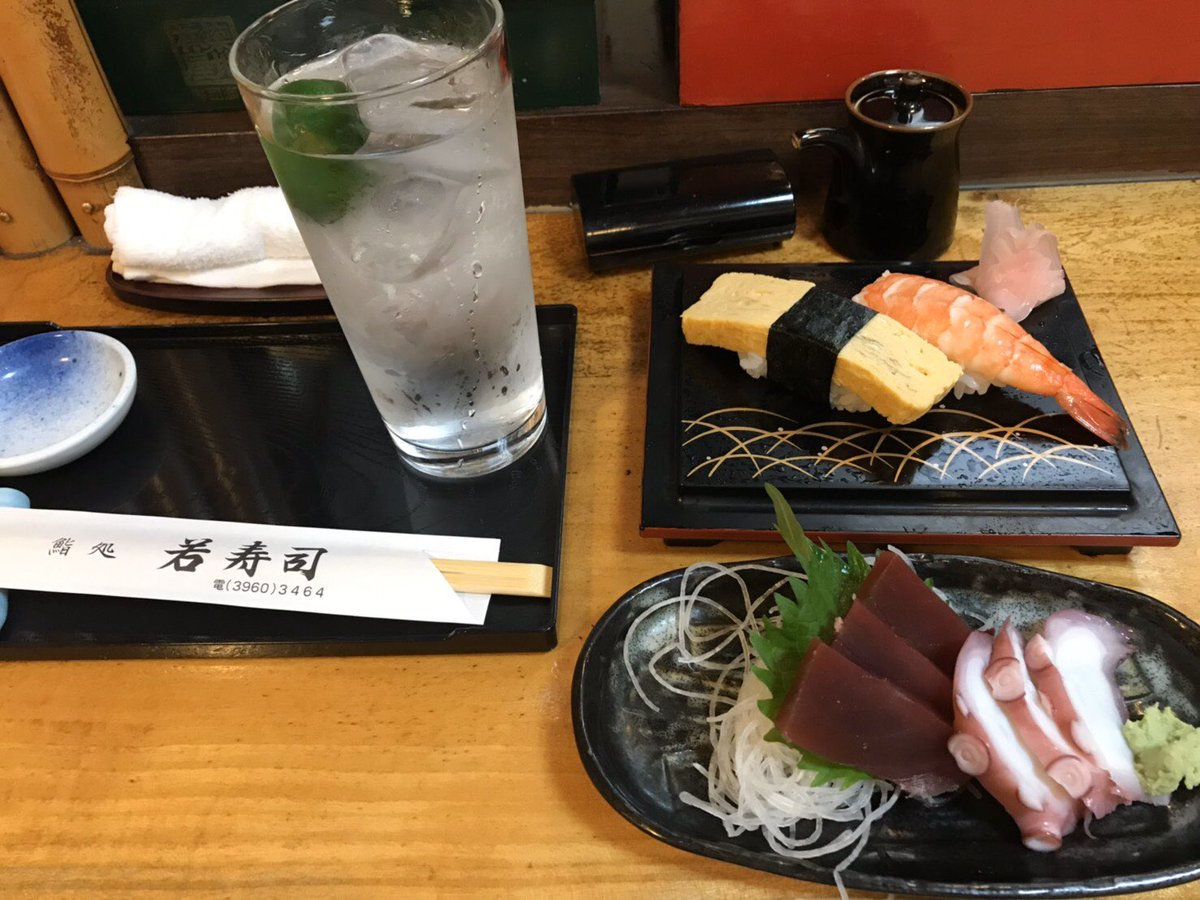 mitasenbaru's tweet photo. 本蓮沼〜志村坂上エリア
若寿司
チケット1枚で生ビール(中) or レモンサワー1杯+刺身2種盛り+寿司2カン(玉子・エビ)

お刺身はぷりっぷりのタコと濃厚なマグロ。お寿司はこれもぷりっぷりのエビとふんわりしっかりとした玉子。どれも絶品でついつい追加したくなってしまう。

席数が少ないので、注意。 https://t.co/jI3HqcqcRU