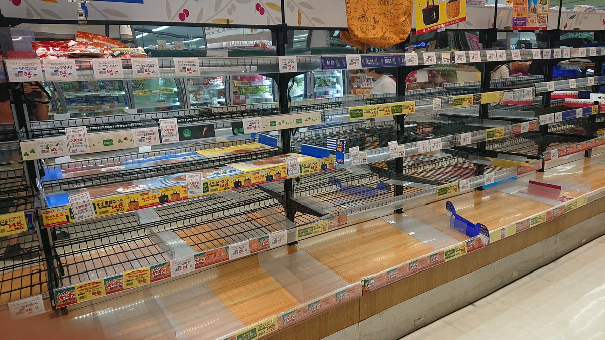台風襲来で菓子パン類が売り切れる中 それでもこれだけは買わないという消費者の強い意思が見えるモノが Togetter