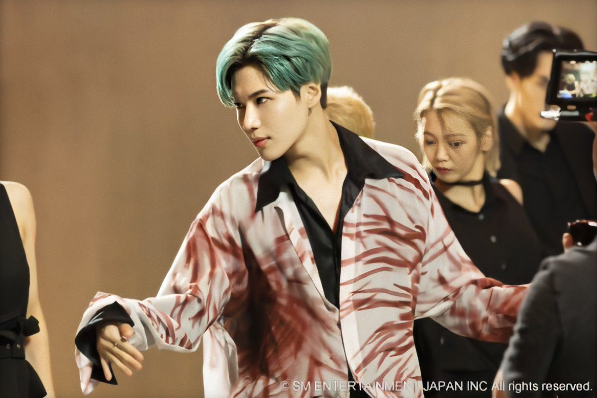 sometaems's tweet photo. Taemin's shoulders and chest ... My god he's so broad in this era I'm so 🤤🤤🤤🤤 
#HDedit #Taemin #テミン https://t.co/P8YWzKzukY