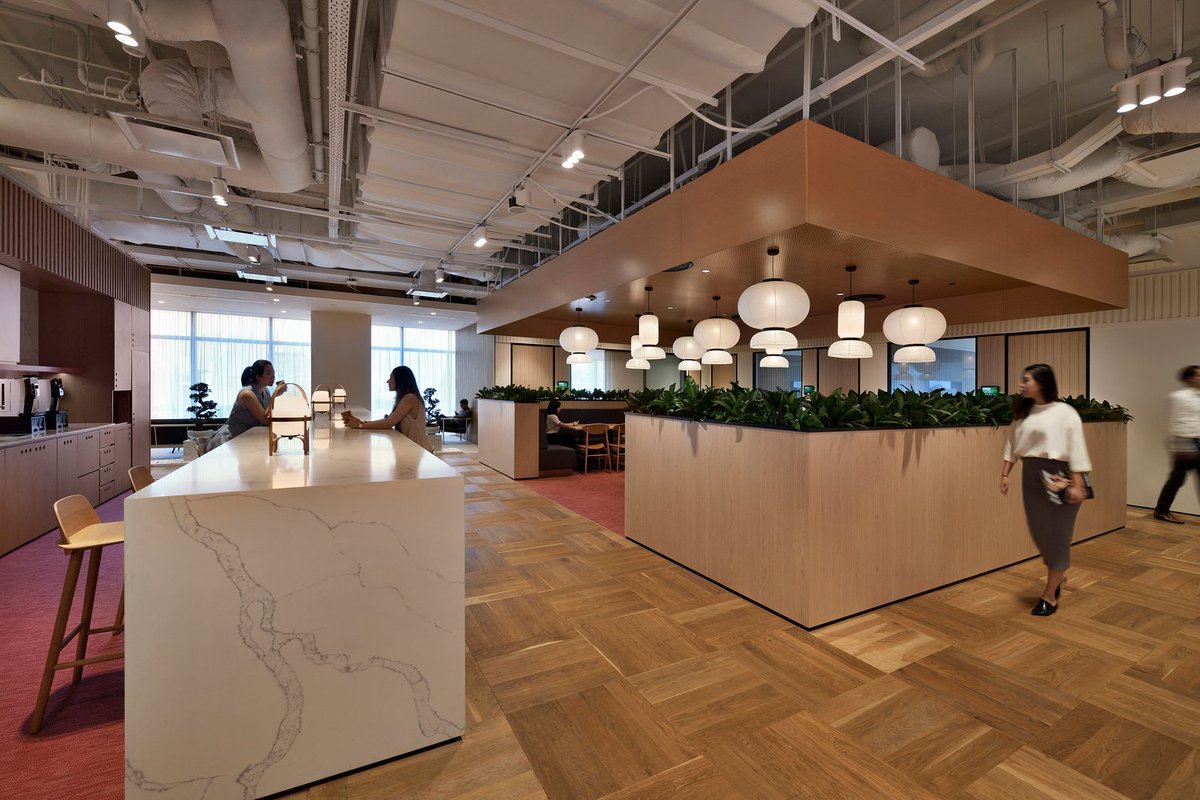 designverse1's tweet photo. 【 #designverse #VerseFocus #interior #design 】
😍#HASSELL — Shiseido Singapore Office Hub, clean and minimalist, with a modern twist
😍For details, https://t.co/mL1aUlLjHa
#interiordesign #workplace #officedesign #minimalist #Singapore https://t.co/Hm6Jwmj6I0