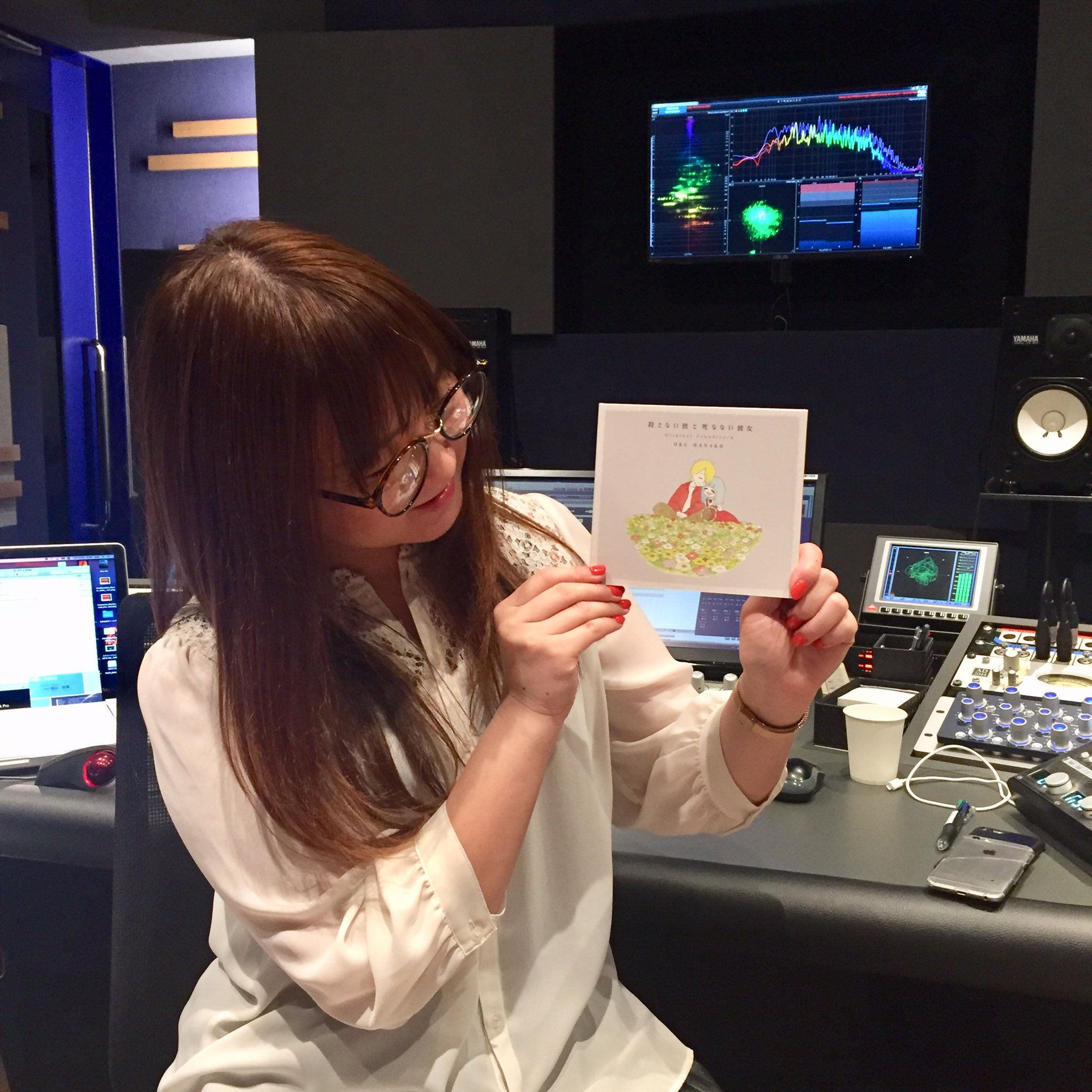 奥華子 殺さない彼と死なない彼女 サントラのマスタリングが終了しました ジャケットも全部出来上がりました 主題歌 はなびらmovie Ver と 恋の宇宙 歌入り2曲も入ってます 内側は奥華子手書きの歌詞です 原作者の世紀末さんが描いて下さった