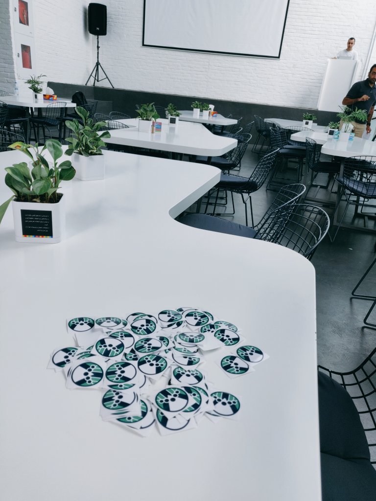 Mehdi___0__0's tweet image. Got the stickers for meetup @vuejs #vuejs_fa