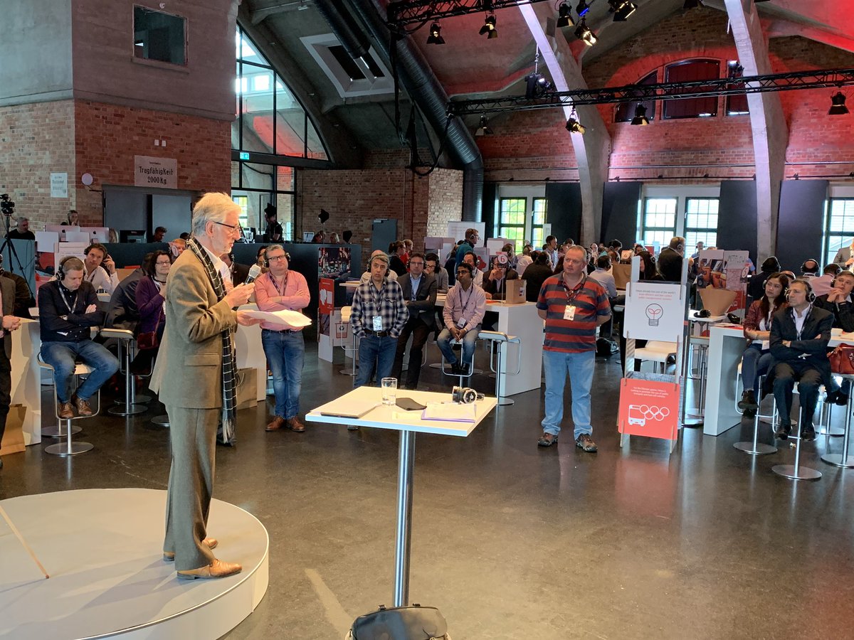 FujitsuUKEvents's tweet photo. Our final guest speaker @NeilB_Farrells shares unique insights on urban planning, autonomous vehicles &amp; the role of data in public transport. #FDEConf2019 https://t.co/tf2GeCRUtm