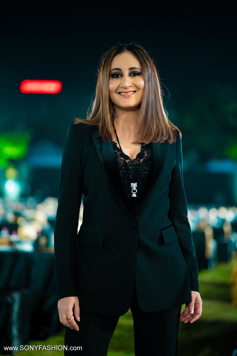 I’ll stop wearing black when they make a darker color.Until then 🖤
#Jaipur for the #launch of a fantastic new facility @Empyreal_Club #TheCruiseOnLand #BardiyaGroup
Thank you @aquamarine_2013
Thank you #RashiEntertainment for the casting
#GitikkaGanjuDhar #Anchor #EmpyrealClub