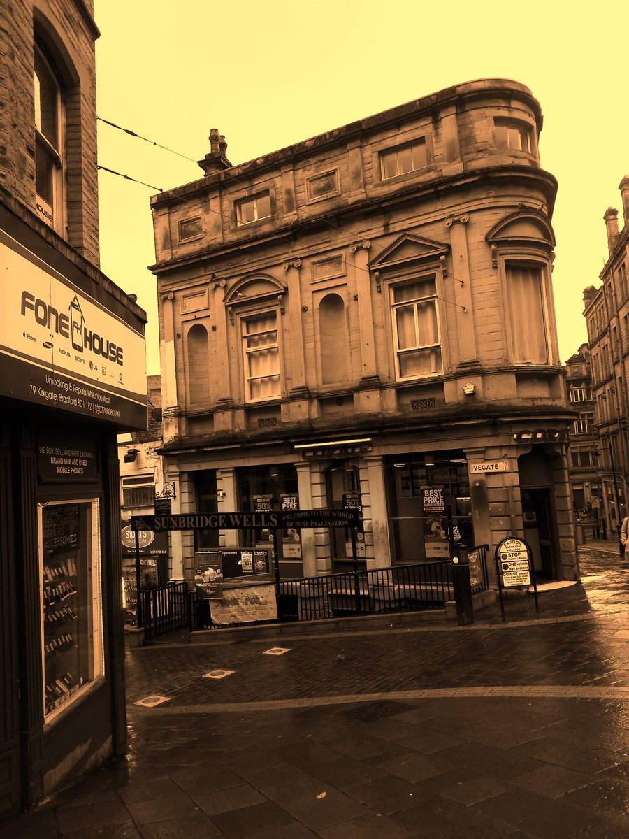 absurdlyso's tweet photo. Ministry of the Unusual. Top of Ivegate. Sunbridge Wells. #Bradford
of course you sometimes imagine you've just bought a phone & Morpheus is on the other end of the line #thematrix
#surrealism Wait 'til you see Dali Street ! #creativeroutes https://t.co/L4BfyTXRor