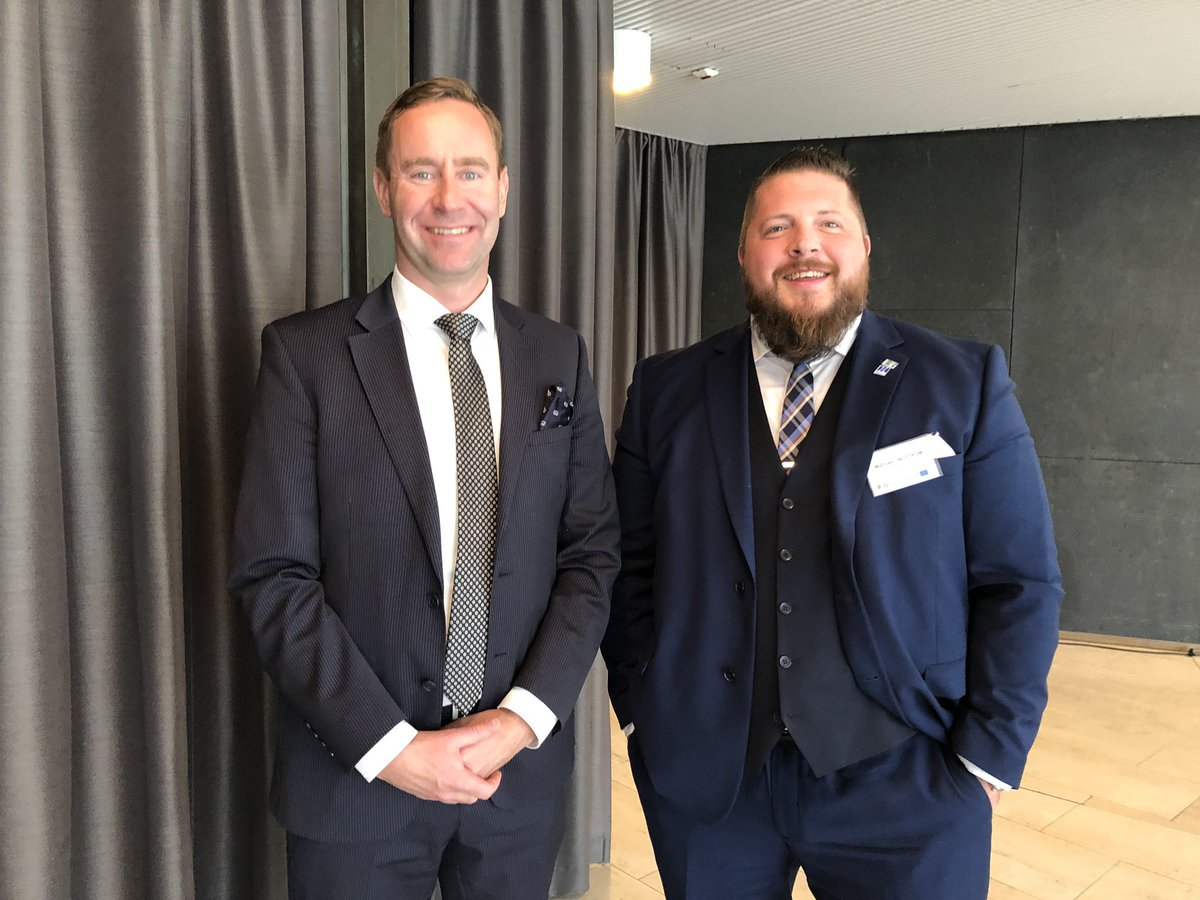 KvarkenCouncil's tweet photo. Kimmo Mäki, VD för Finavia, tror elflyg med ca 20 platser används på kortare rutter (max 500km), under kommande årtionde.
Finavia är med i ett stort elflygprojekt och @MathiasL78 såg genast möjligheter till samarbete inom det nya #elflyg-projektet i #kvarken
#BSRAccess @CPMR_BSC https://t.co/lpAciFYSz8
