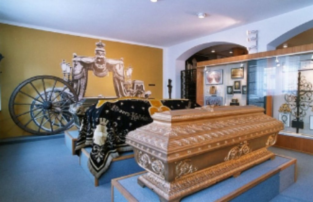 ML_Vegas's tweet photo. I'd LOVE to visit this amazing place!! ESPECIALLY the #FuneralMuseum #Bestattungsmuseum
there in #Vienna #Austria. Just gorgeous!! 💙
https://t.co/nmJjgWF0F7 https://t.co/UyaQv65377