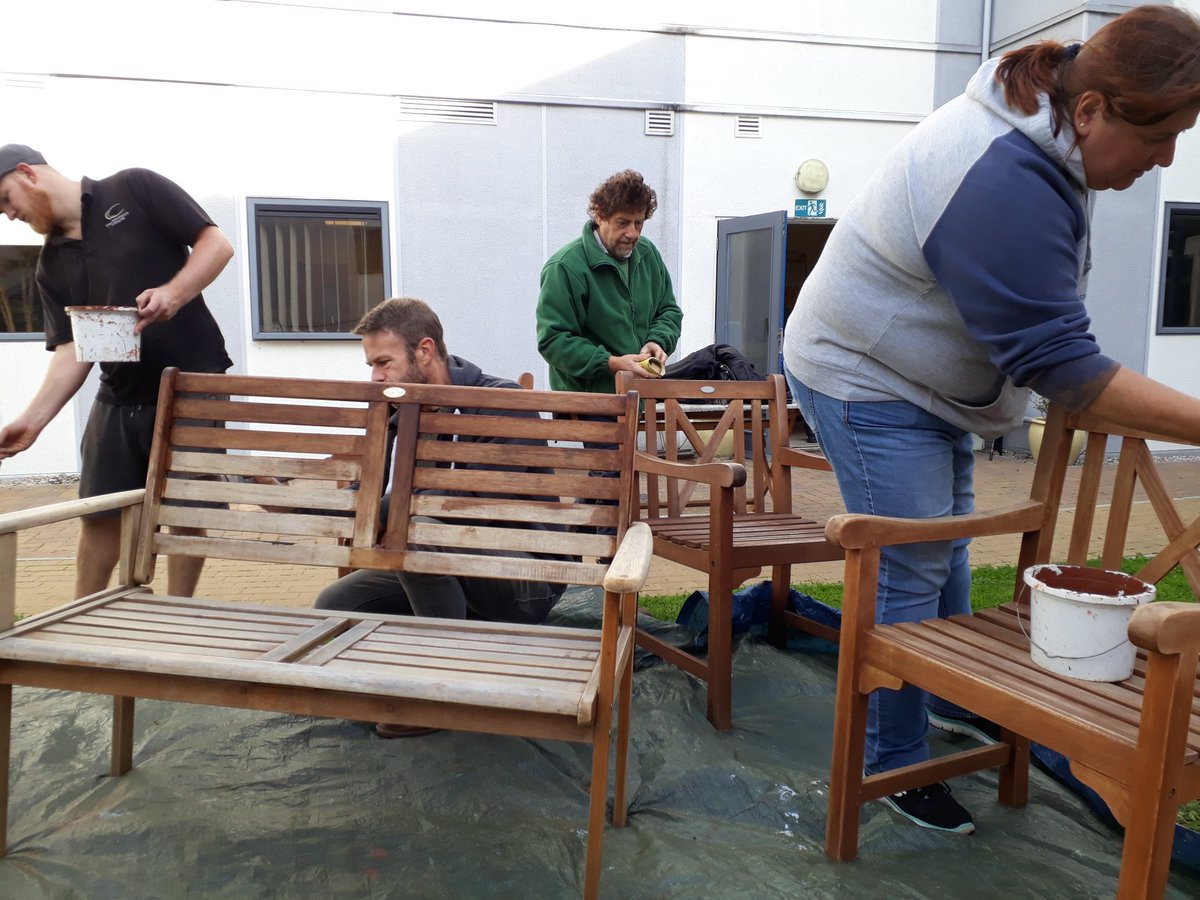 Some great work already going on. Well done everyone! 👌👏👏
#volunteer #support #painting 
@broomfieldnhs <a href="/meh_charity/">Mid Essex Hospitals Charity</a> <a href="/MEHTexperience/">Patient Experience</a> <a href="/mehtjobs/">mehtjobs</a>