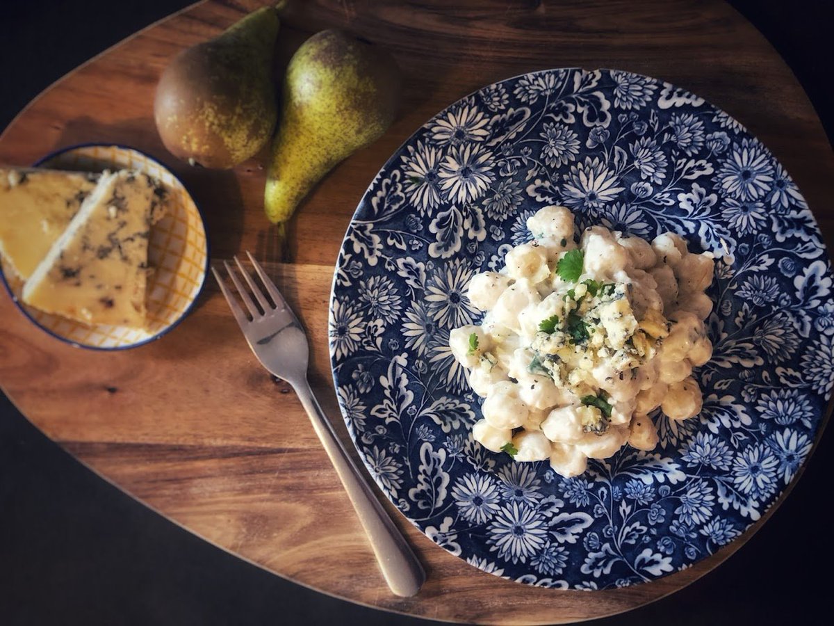 Who says a quick, midweek dinner can't be delicious?!
🍐🍴💙
We mixed our Stilton &amp; Pear Pate with a spoon of creme fraiche and chopped coriander then tossed through cooked gnocchi. Topped with some crumbled blue Stilton and a sprinkle of freshly ground black pepper.