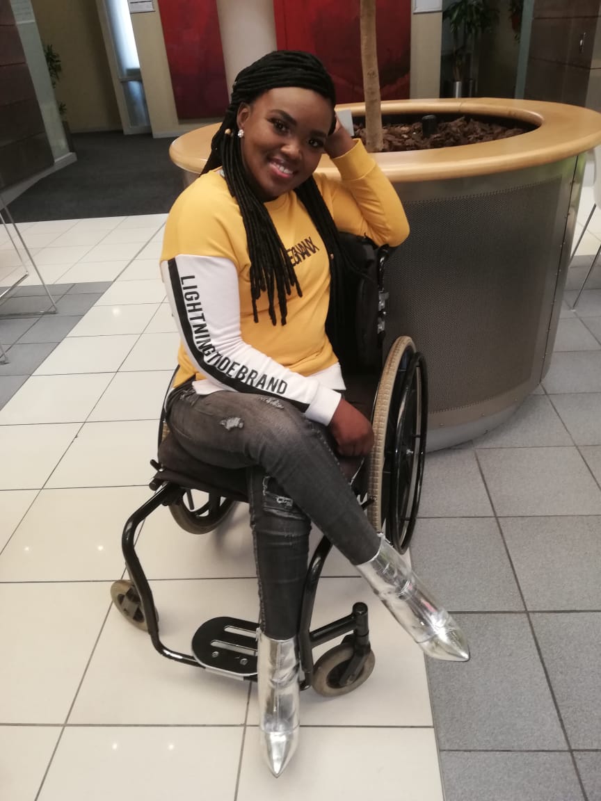 RoyaltiOnWheels's tweet photo. Boss lady💛 https://t.co/Ilxoud3aBN