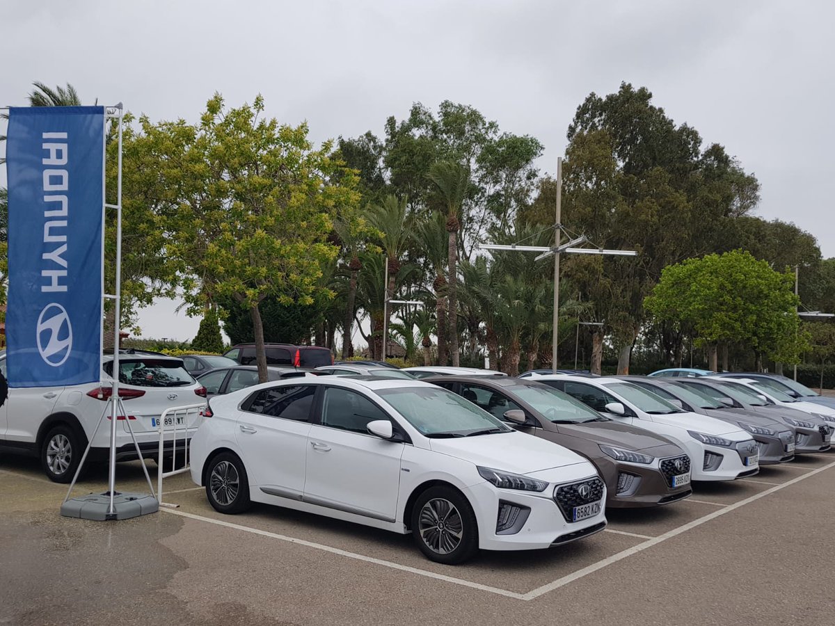 VSD_Events's tweet photo. Arrancamos en Valencia la jornada de pruebas de la gama eléctrica de @HyundaiEsp. 
Los periodistas podrán conocer todos los detalles de la gama, incluido el nuevo #Ioniq. 🚗⚡
#VSDEvents https://t.co/7AQZjD0FYR