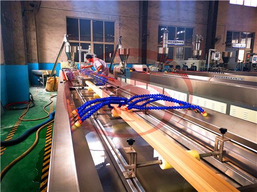 tongsanmachine's tweet image. 1,material: PVC+wood
2,extruder:high output conical double screw
3,calibrator:high speed cooling
4,cutter: auto cutter #wpcWindowAndDoorFrameMakingMachine #pvcWindowMachine #wpcDoorFrameExtrusionLine #pvcDoorMakingMachine #pvcProfileMachine