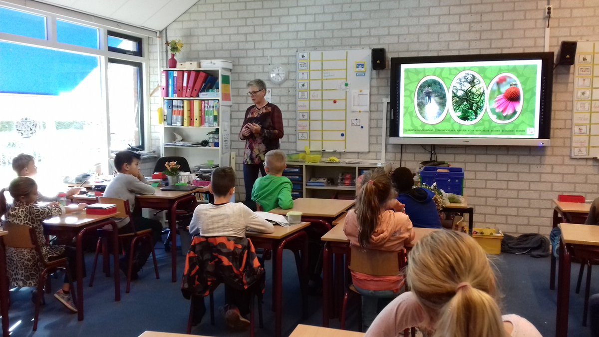 Vandaag aanwezig bij Dag van de Duurzaamheid in basisschool Het Schateiland in Lekkerkerk. Landschapsarchitect Marrion Hoogenboom geeft een gastles.