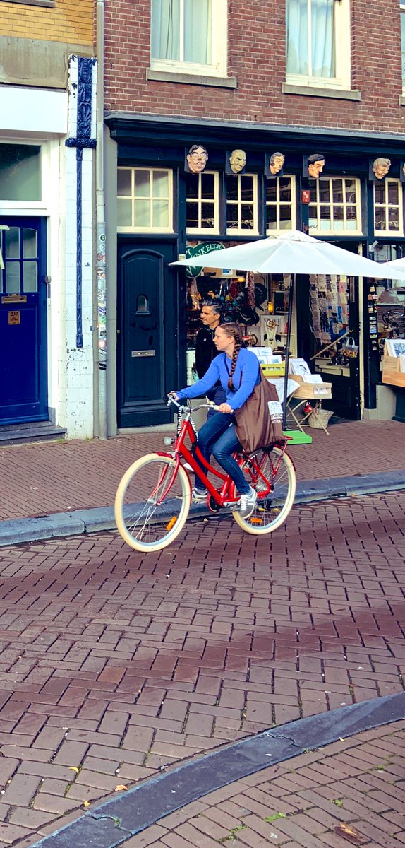 SkylarkArtist's tweet photo. There are over 881,000 bicycles in Amsterdam...
#situpandbeg #bicycles old and newer
with people in real clothes 👀#loveit
🚴♀️🚴♂️ https://t.co/FZAllwKWfY