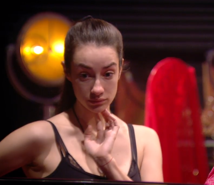 ghoficial's tweet photo. Cuando madrugo y me paso todo el día pensando en la siesta que me voy a echar:

#GHVIP10O https://t.co/82dj5I34cA