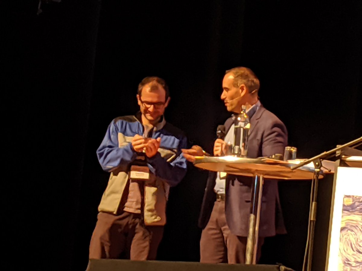 Roberto Pizzo passed the LOC chairmanship to Francesco Pierfederici, who is chairing our 30th annual meeting in Granada Spain next year. #ADASS2019