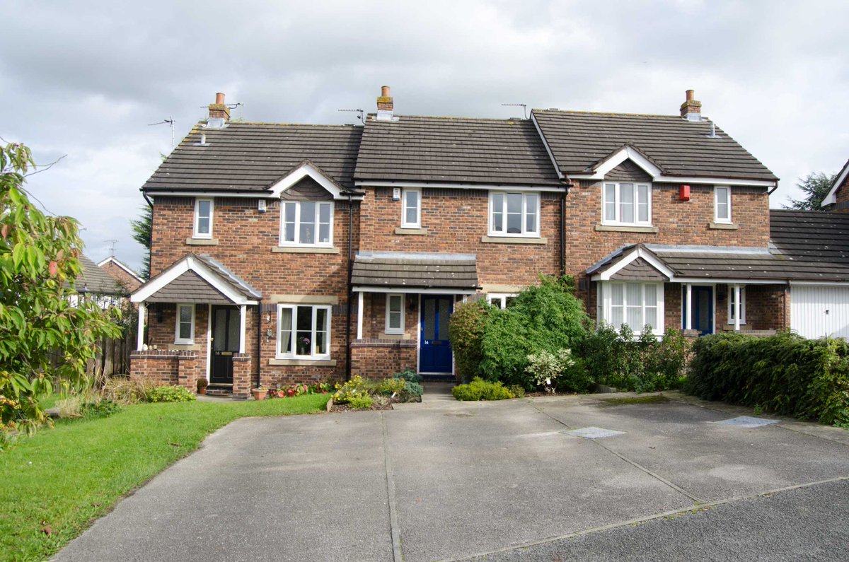* NEW * VILLAGE LOCATION * THREE BEDROOMS * NO ONWARD CHAIN. A modern three bedroom town house style property forming part of a small development ideally situated off the high street in the popular village of Tarvin. £195,000 #chestertweets