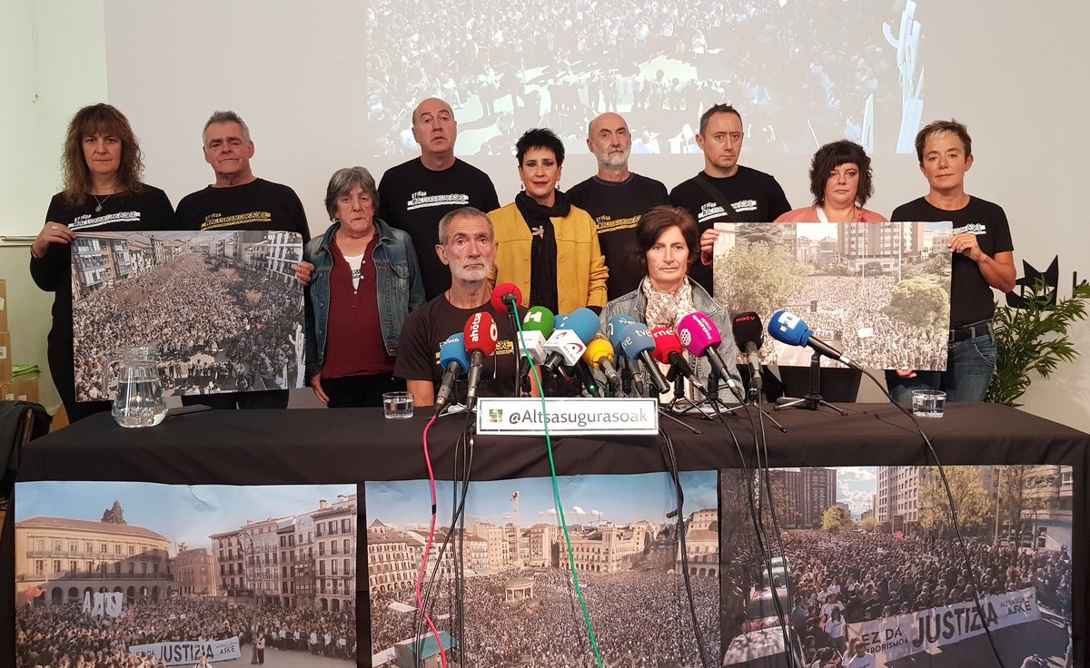No se ha hecho justicia, se ha confirmado la injusticia. #Altsasu #Alsasua

El próximo 26 de octubre volveremos a #Iruñea para llenar de dignidad la plaza frente al Palacio de Justicia de #Nafarroa y denunciar la barbaridad que supone este caso. ¡OS NECESITAMOS! #AltsasukoakASKE