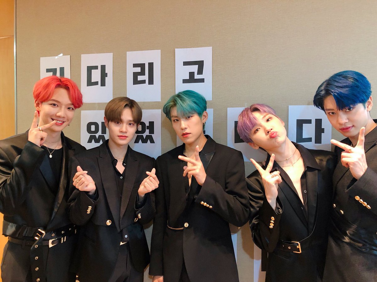AB6IX's tweet photo. 엠카운트다운 첫방송 역시🤩 ABNEW는 응원법이 완벽한 아이야‼️ 영민 웅이 동현 우진 대휘에게 기대‼️

#AB6IX #BLIND_FOR_LOVE #6IXENSE #에이비식스 #임영민 #전웅 #김동현 #박우진 #이대휘 #브랜뉴뮤직 #BRANDNEWMUSIC https://t.co/RwKw7wlCPD