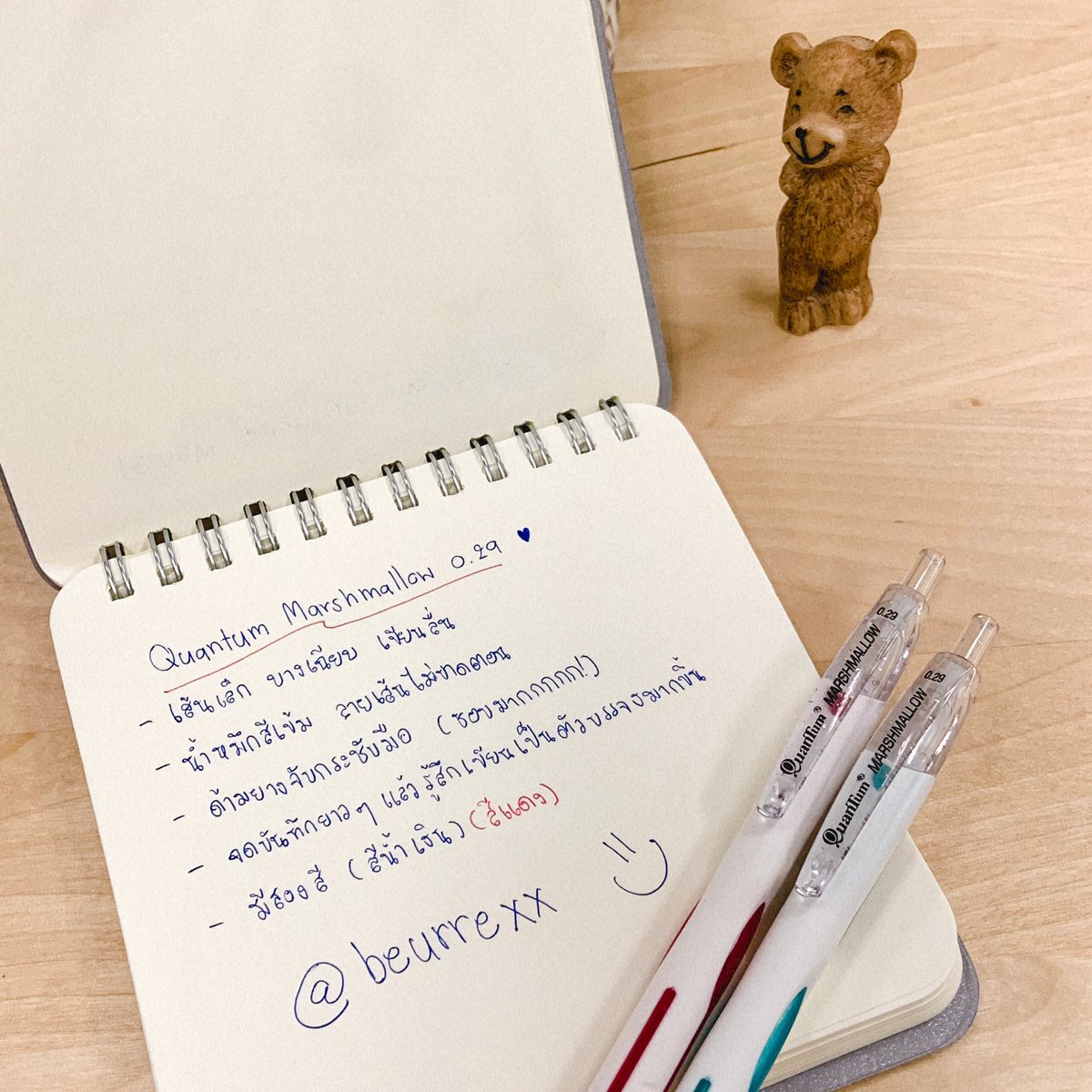 beurrexx's tweet photo. ใช้ปากกา Quantum รุ่น Marshmallow ขนาดเส้น 0.29 จดบันทึกงานลื่นมากกกกกก แนะนำสำหรับคนจดเลคเชอร์บ่อยๆ ตรงด้ามยางจับถนัดมือ เวลาจดเร็วๆรีบๆแล้วยังเขียนสวยอยู่ ทั้งที่ปกติลายมือเละมาก 555555 หาซื้อได้ที่ 7-11 แท่งละ 20 บาท ใครเจอควรตุน ดีเกินราคามาก #รีวิวเครื่องเขียน #รีวิวเซเว่น https://t.co/zQMLcCpgcl