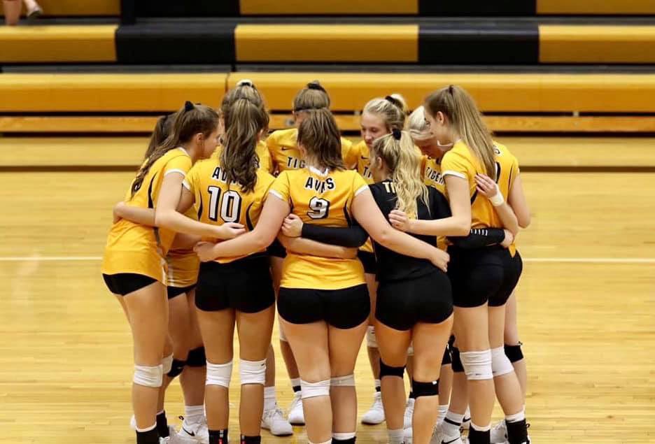 AVLadyTigers's tweet photo. 🐯🏐❤️ It’s not only GAME DAY but also SENIOR NIGHT. So grab a friend, a neighbor, or even just an acquaintance and come on out and support some AMAZING ladies as AV hosts Valle Catholic tonight. JV plays at 6 and varsity immediately following senior night recognition. #climb https://t.co/hNsgJPIh38