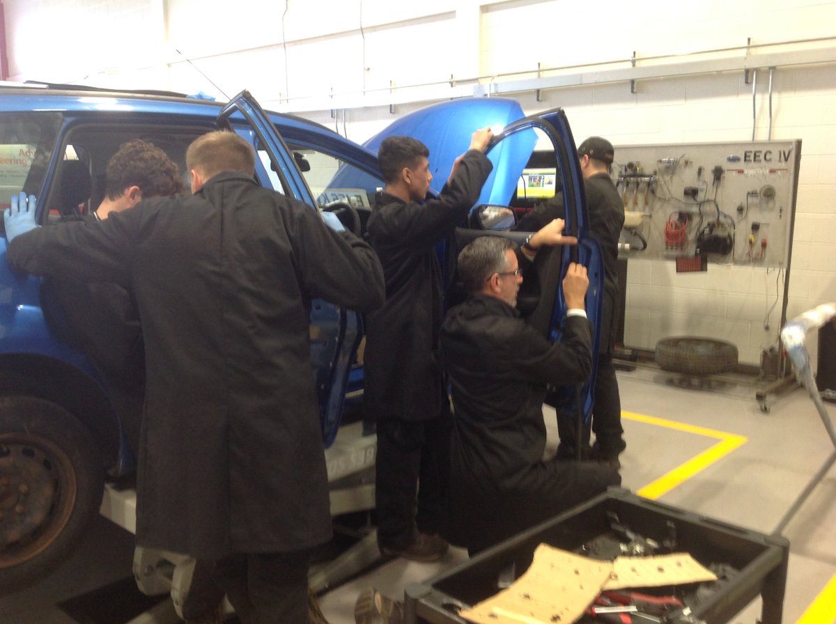 thevellagroupUK's tweet photo. Our operations team showing they've still got it and getting stuck in during their visit to Blackpool and The Fylde College yesterday.

The team made a surprise visit to see our latest group of apprentices in action on block release!

#LifeofAnApprentice #VehicleRepair https://t.co/wcF3ncna8s