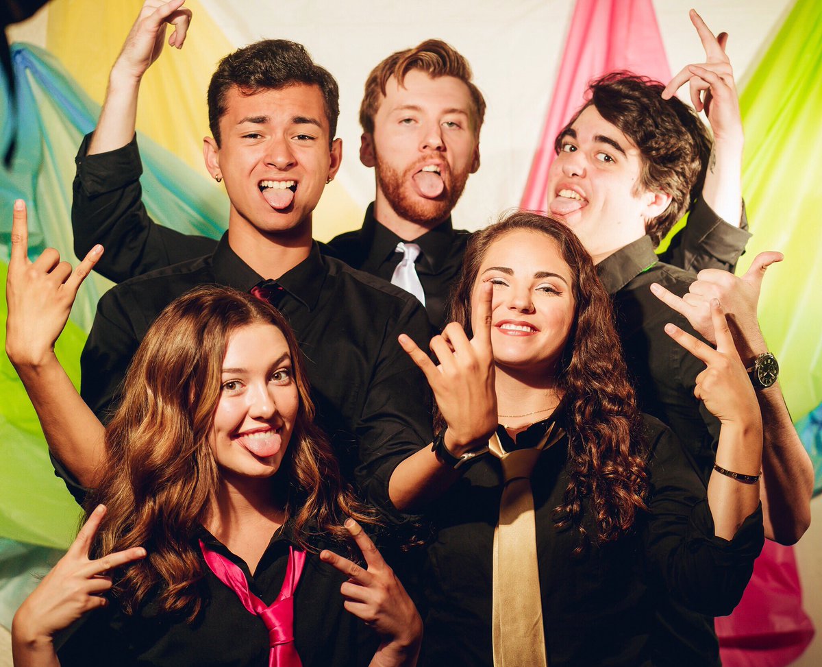 BEFORE YOU PEACE OUT, COME TO SAC TONIGHT AT 9 PM IN THE BLUU AUDITORIUM! 🤙🏼😝