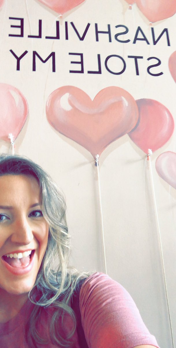 joyjoyy12's tweet photo. @JessieJDecker at your store showing some love!!! #nashvillestolemyheart https://t.co/8pVixja26v