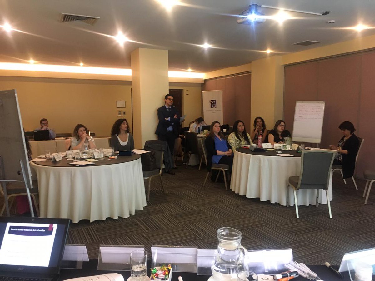 AcademiaJudic1's tweet photo. ⚖ Programa Capacitación de Capacitadores- Curso 19 taller 3- Grupo de alumnos/as presentó el curso diseñado "Gestión de riesgo en contexto de violencia intrafamiliar". Jueves 10 y viernes 11 de octubre #ProgramaAcademia https://t.co/fehkx3ajZe