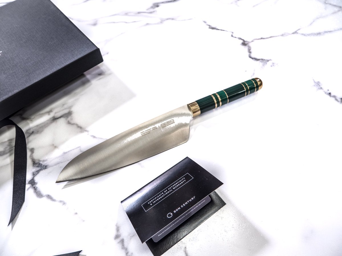 BetweenTwoForks's tweet image. New #chefknife from @Bon_Centuri this is one of those stunners that deserves to be on the @neimanmarcus catalog. full #knifereview at youtu.be/rfRG87UqP7U