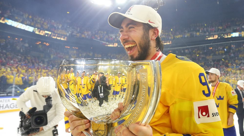 IIHFHockey's tweet photo. In the NHL @MikaZibanejad is flying high as the scoring leader of the team. The Swedish forward talked with us about his @NYRangers and looks back at winning #IIHFWorlds gold with @Trekronorse🇸🇪 one year ago.

➡️ https://t.co/brEZdTYDF1

📷 Andre Ringuette / HHOF-IIHF Images https://t.co/5ZO8K52l79