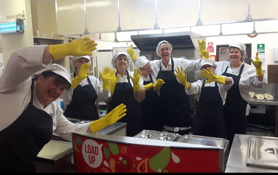 crickhowellhs's tweet image. Students and staff have raised an exceptional £1,168 for @YoungMindsUK today by doing Hello Yellow 💛 What a difference that will make for so many young people. 
Thank you 👏🏼 
#HelloYellow #WorldMentalHealthDay 
#WorldMentalHealthDay2019