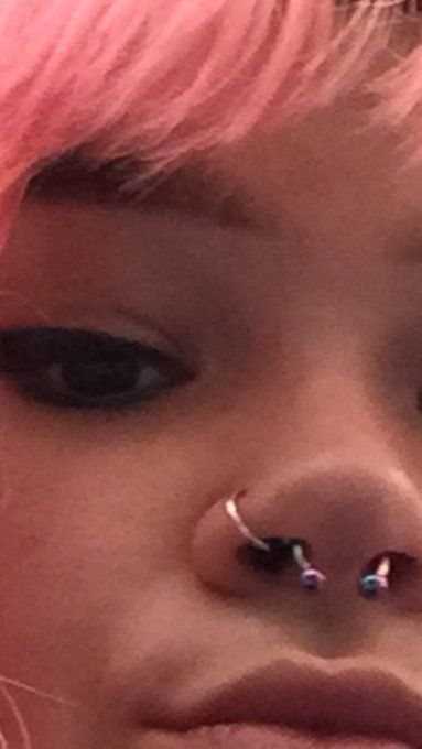 so many people @ the mall called me cute and said they like my boooots💗 https://t.co/XrEdXwKgHD